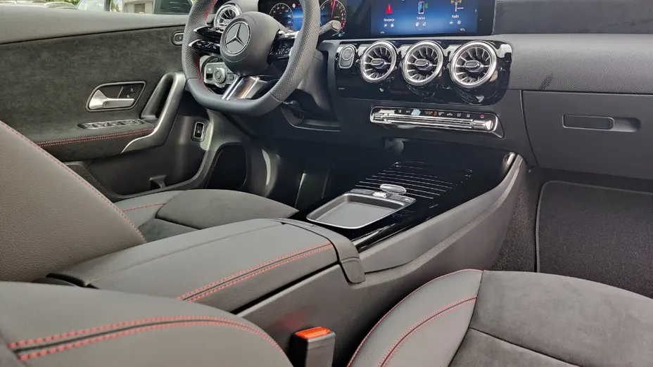 MERCEDES-BENZ A Klasa A 250 e AMG Line 8G-DCT