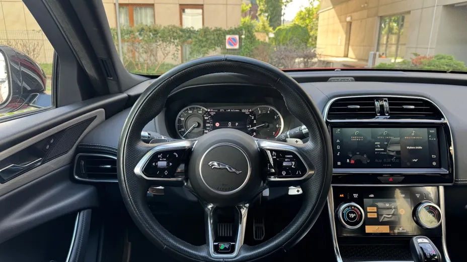 JAGUAR XE XE 2.0 P250 R-Dynamic SE aut