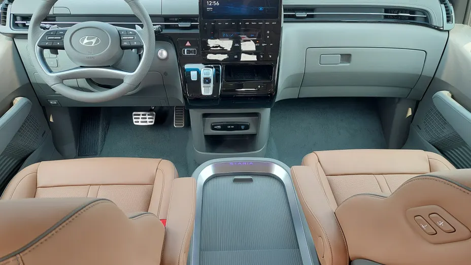 HYUNDAI Staria Staria 1.6 T-GDI HEV Luxury aut Nowy