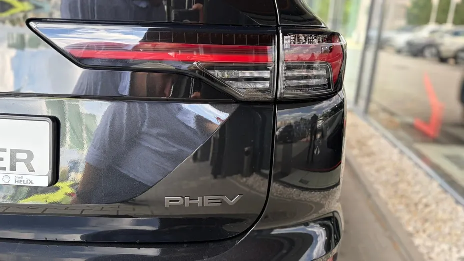 MITSUBISHI Outlander Outlander PHEV Black Edition