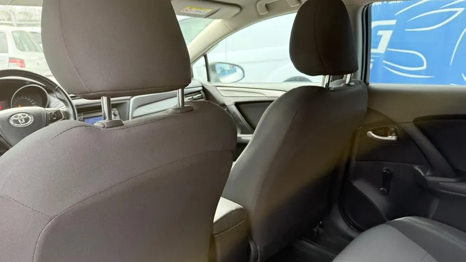 TOYOTA Avensis -