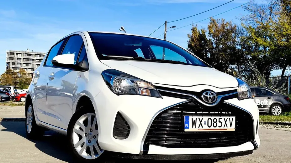 TOYOTA Yaris -