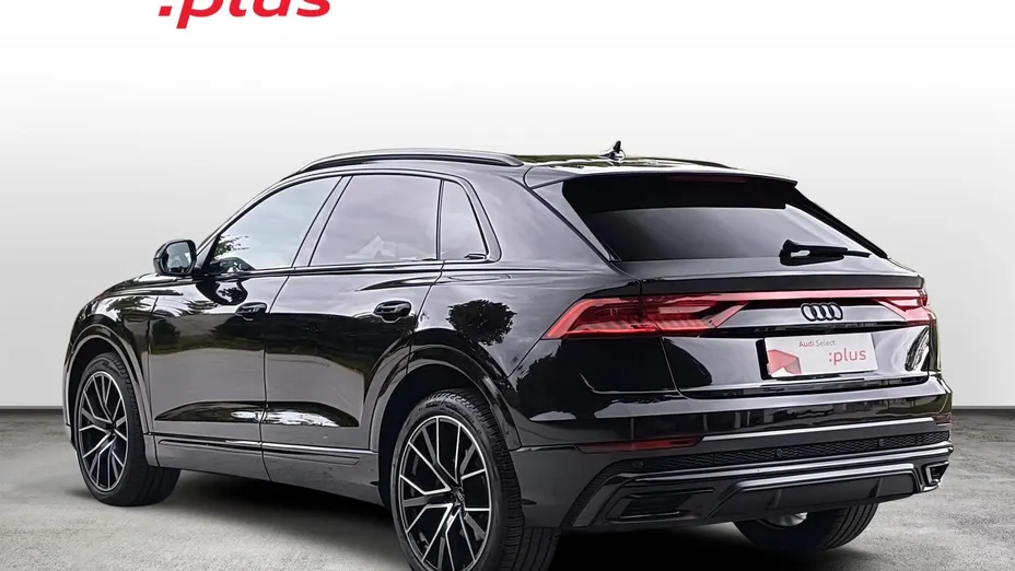AUDI Q8 -