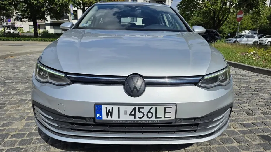 VOLKSWAGEN Golf -