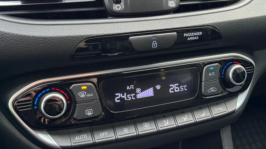 HYUNDAI i30 i30 1.0 T-GDI Smart