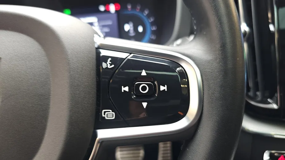 VOLVO XC60 XC60 B4 B R-Design aut