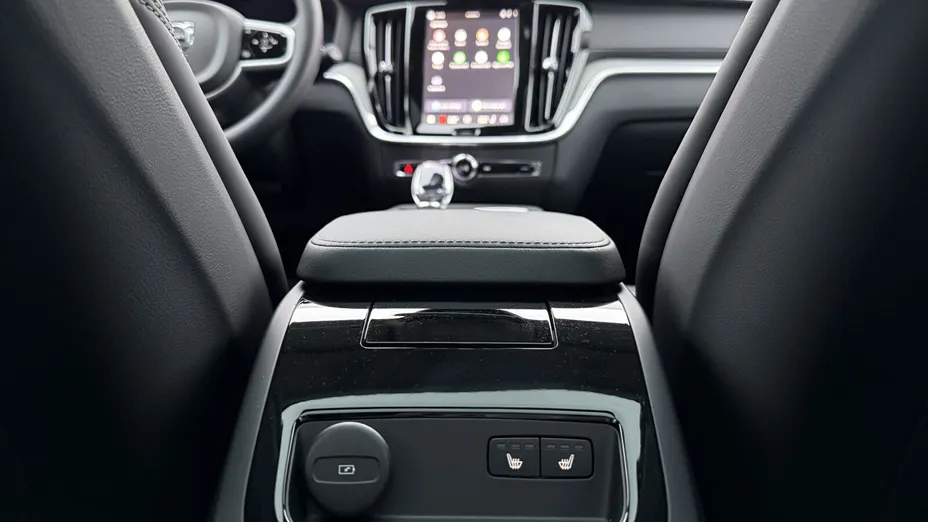 VOLVO V60 V60 T8 AWD Plug-In Hybrid Ultra Dark aut