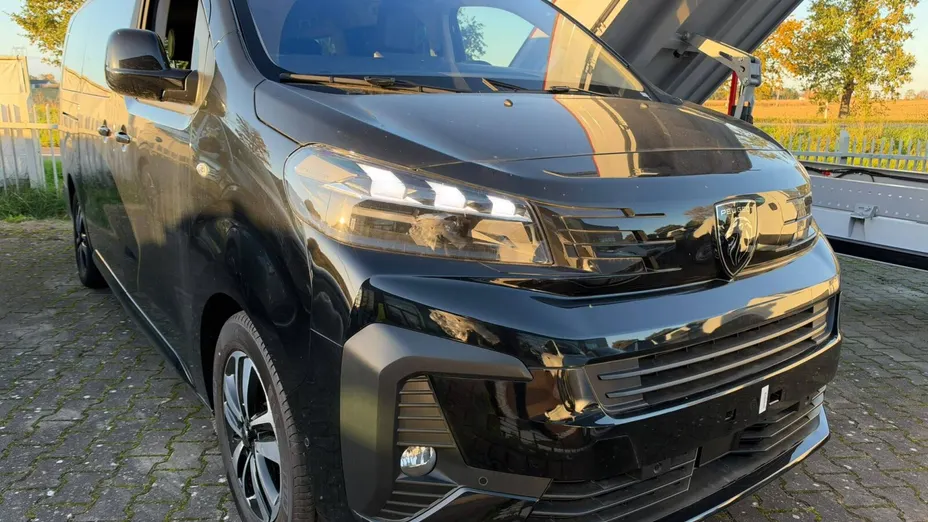 PEUGEOT Traveller Traveller 2.2 BlueHDi Long Business VIP EAT8