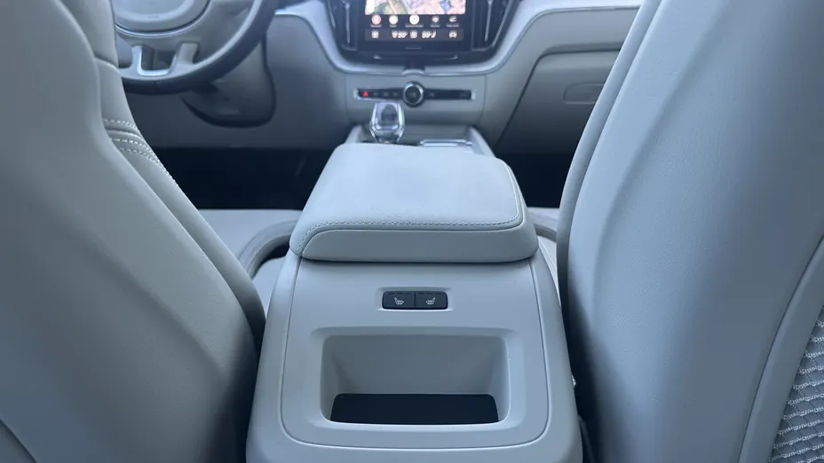 VOLVO XC60 XC60 T8 Plug-In Hybrid AWD Ultra Bright aut