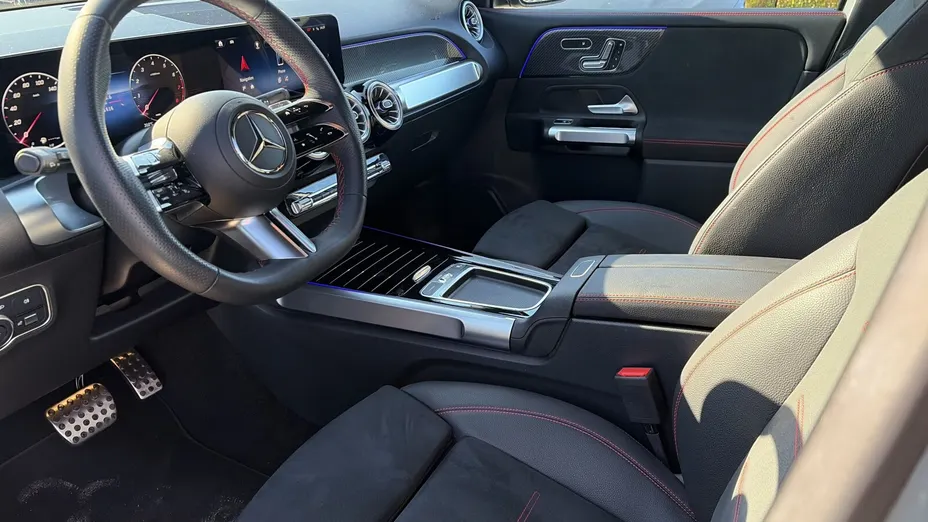 MERCEDES-BENZ GLB GLB 200 mHEV AMG Line 7G-DCT