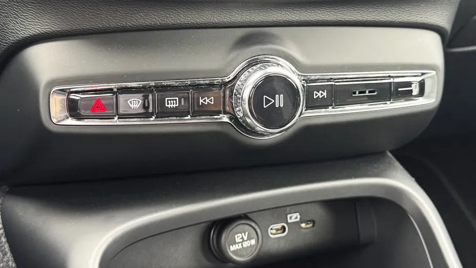 VOLVO XC40 XC40 B3 Plus Dark aut