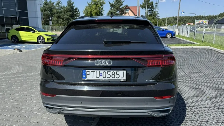 AUDI Q8 -