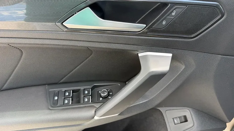 VOLKSWAGEN Tiguan -