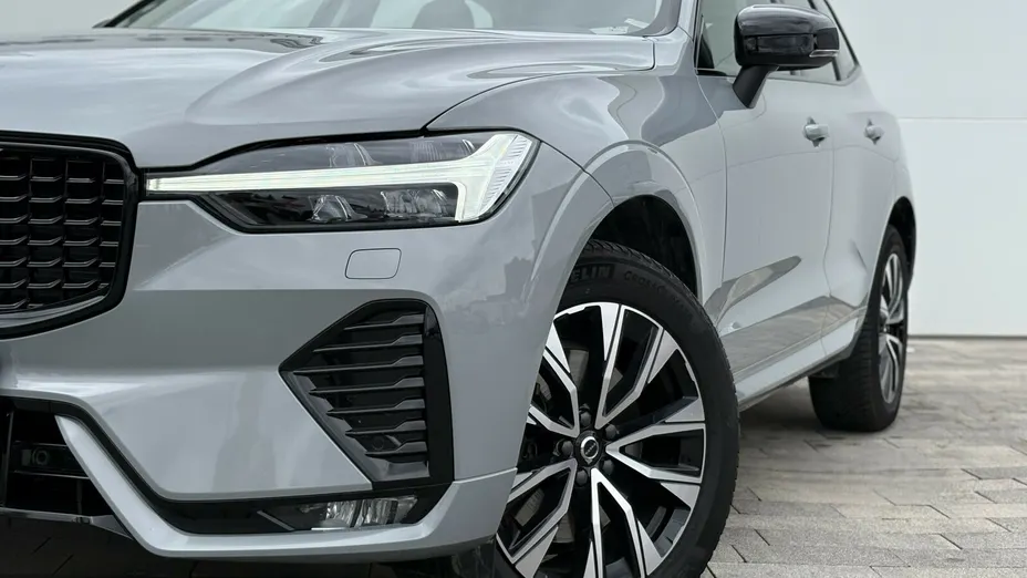 VOLVO XC60 XC60 B4 D AWD Plus Dark aut