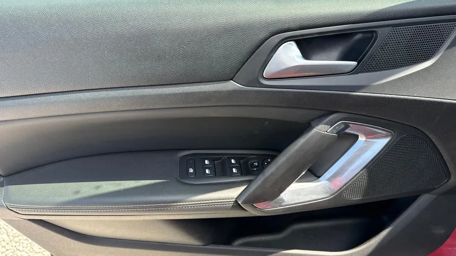 PEUGEOT 308 -