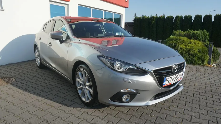 MAZDA 3 -