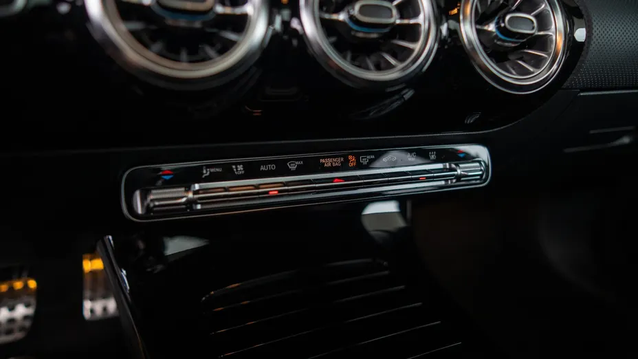 MERCEDES-BENZ A Klasa A 250 e PHEV AMG Line 8G-DCT