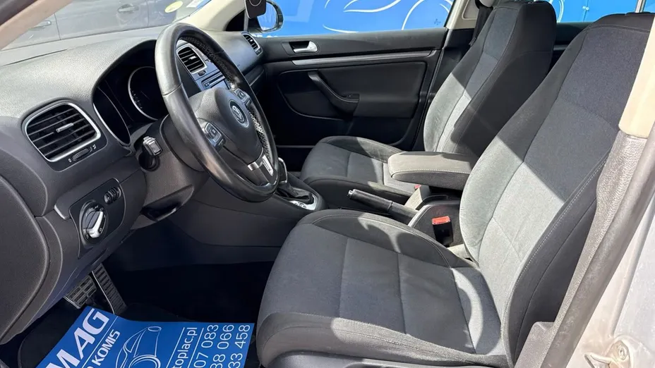 VOLKSWAGEN Golf -