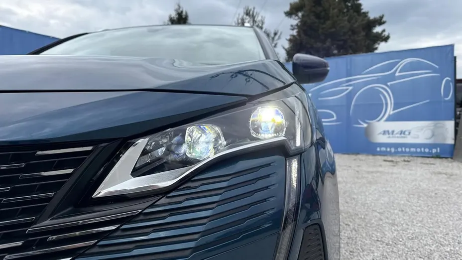 PEUGEOT 5008 -