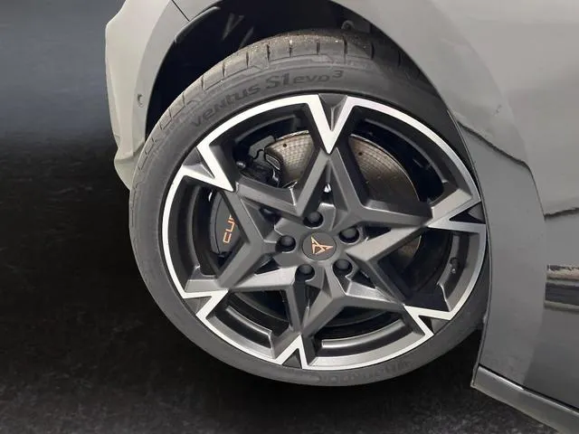 CUPRA Leon -