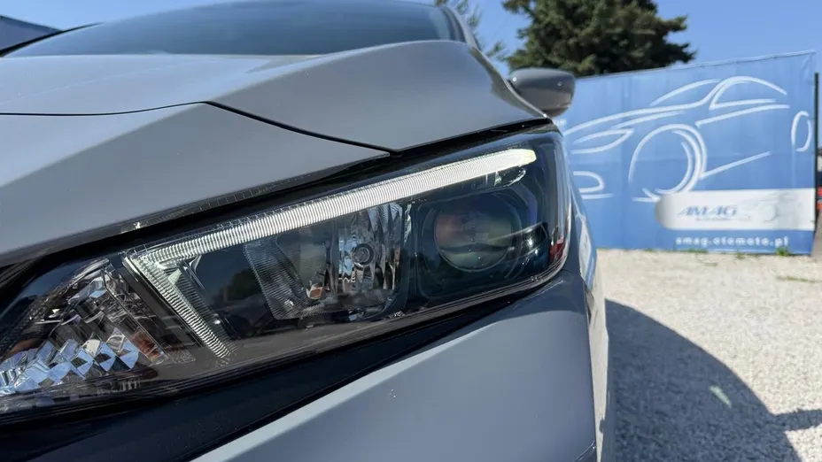 NISSAN Leaf -