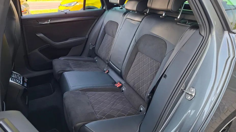 SKODA Superb Superb 2.0 TDI SCR 4x4 Sportline DSG