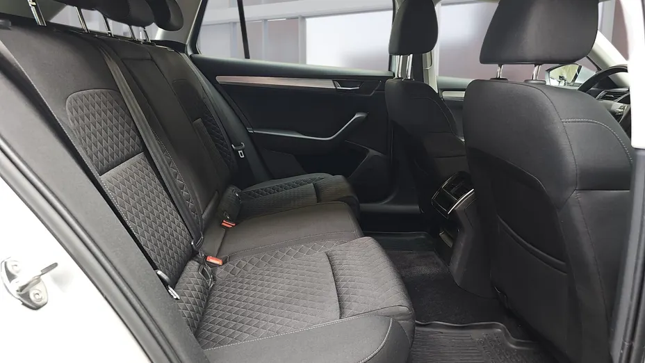 SKODA Superb Superb 2.0 TDI SCR Ambition