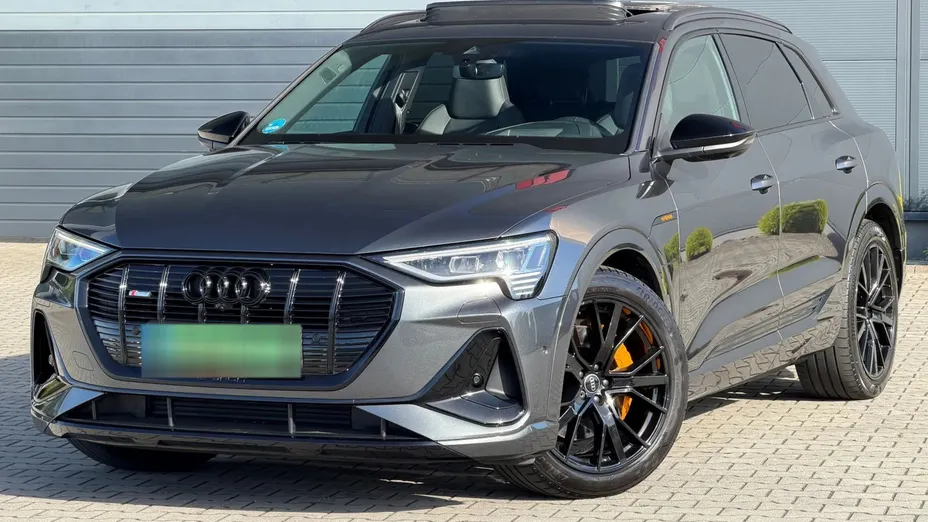 AUDI e-tron -