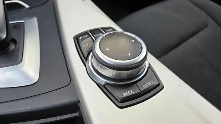 BMW Seria 3 320d xDrive Luxury Line aut