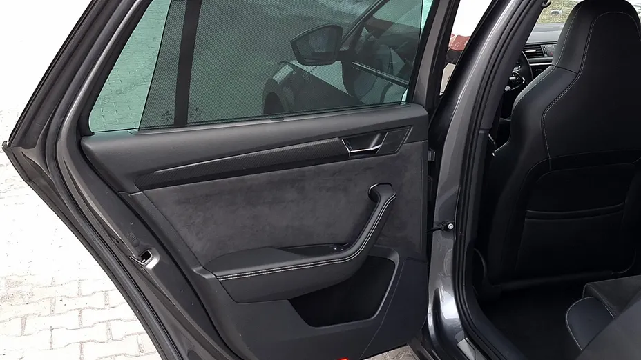 SKODA Superb Superb 2.0 TDI SCR Sportline DSG