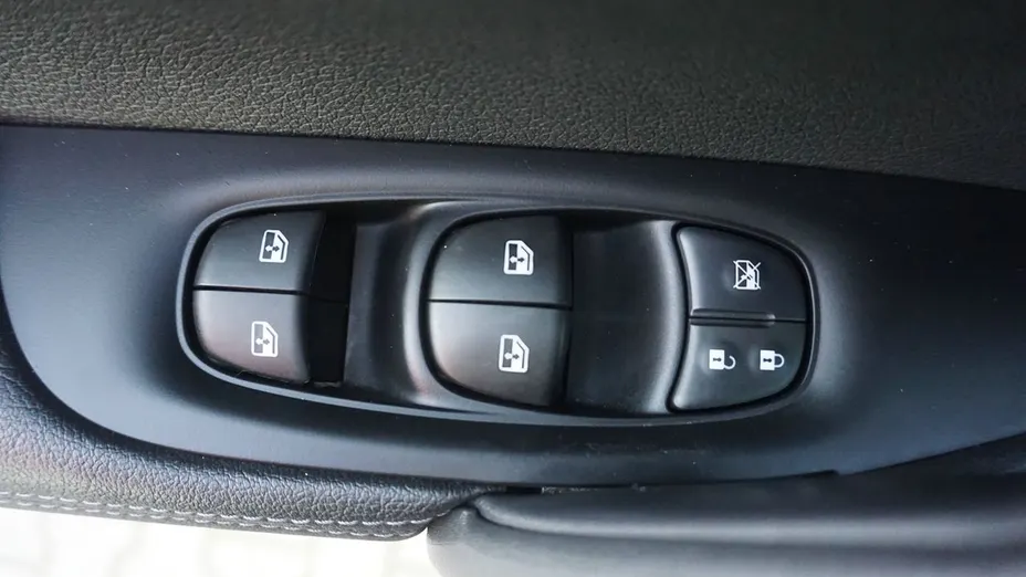 NISSAN Qashqai Qashqai 1.3 DIG-T N-Connecta