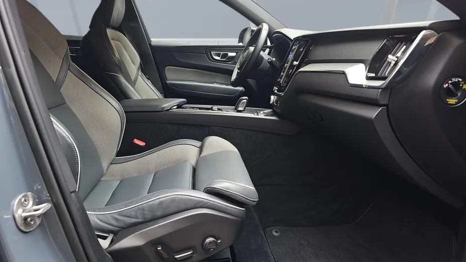 VOLVO XC60 XC60 B5 B AWD R-Design aut