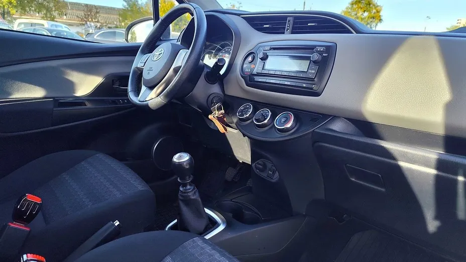 TOYOTA Yaris -