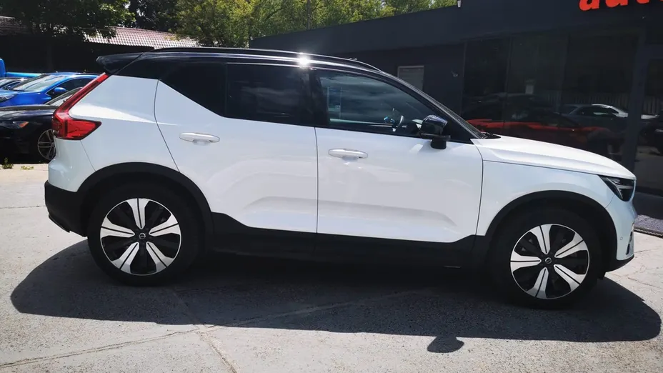 VOLVO XC40 -