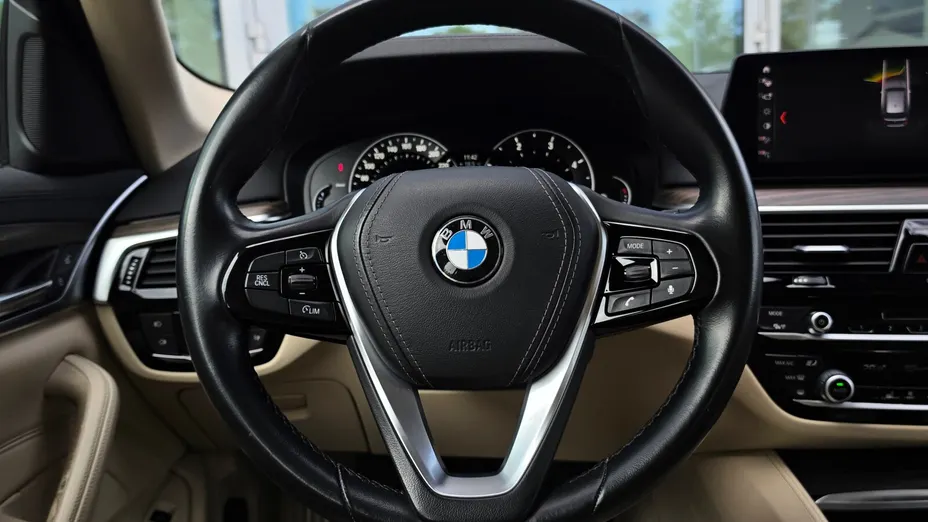 BMW Seria 5 530d Luxury Line aut