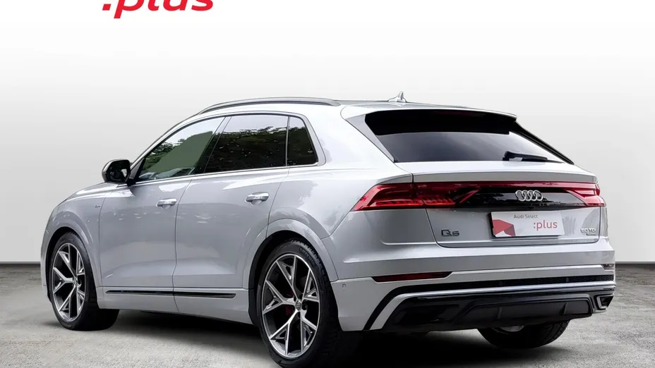 AUDI Q8 -