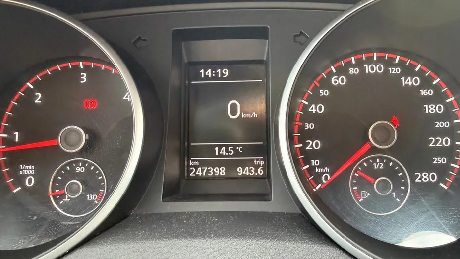 VOLKSWAGEN Golf -