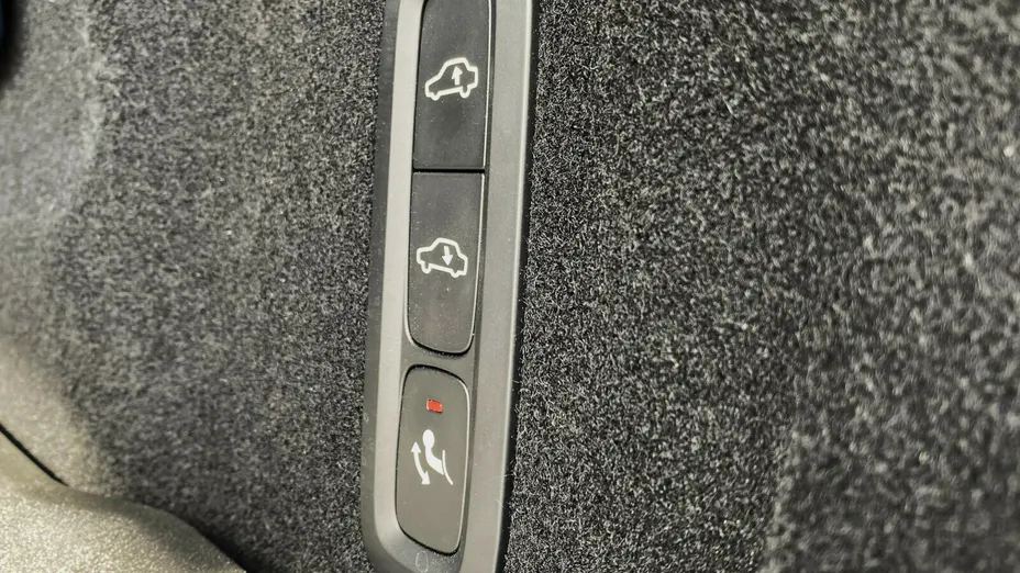 VOLVO XC60 XC60 T8 Plug-In Hybrid AWD Ultimate Dark aut