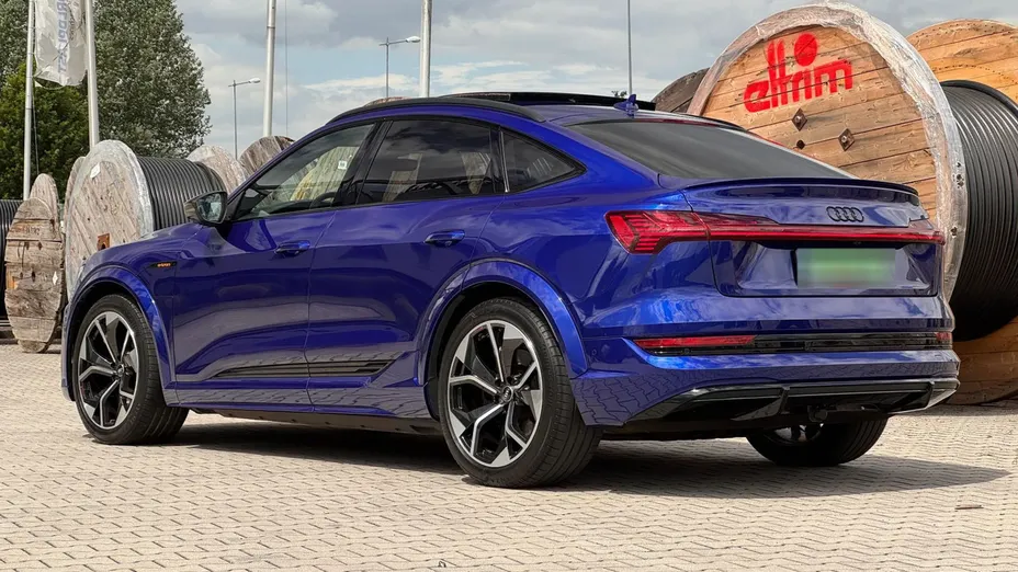 AUDI e-tron Sportback -
