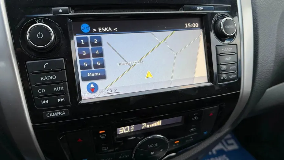 NISSAN Navara -