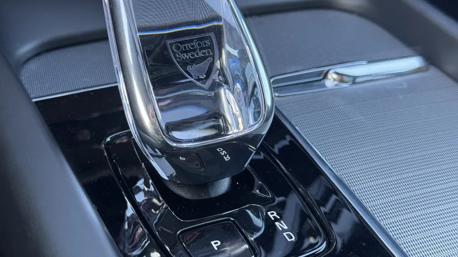 VOLVO XC60 XC60 T8 Plug-In Hybrid AWD Ultra Dark aut