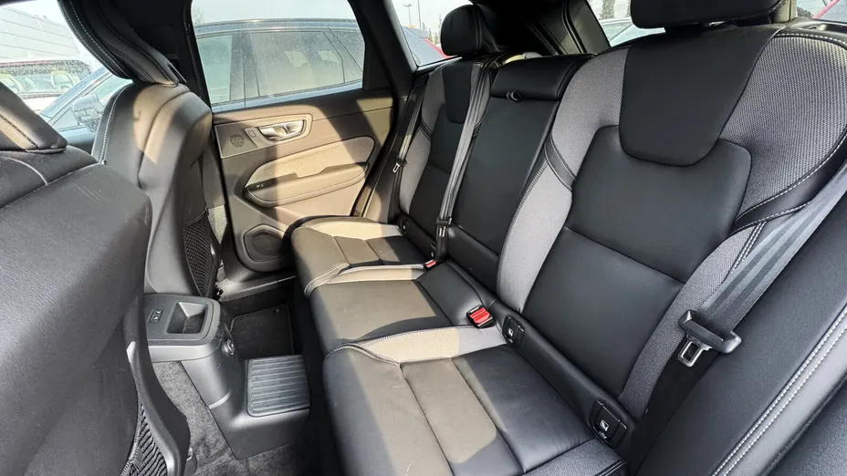 VOLVO XC60 XC60 T6 Plug-In Hybrid AWD Ultra Dark aut