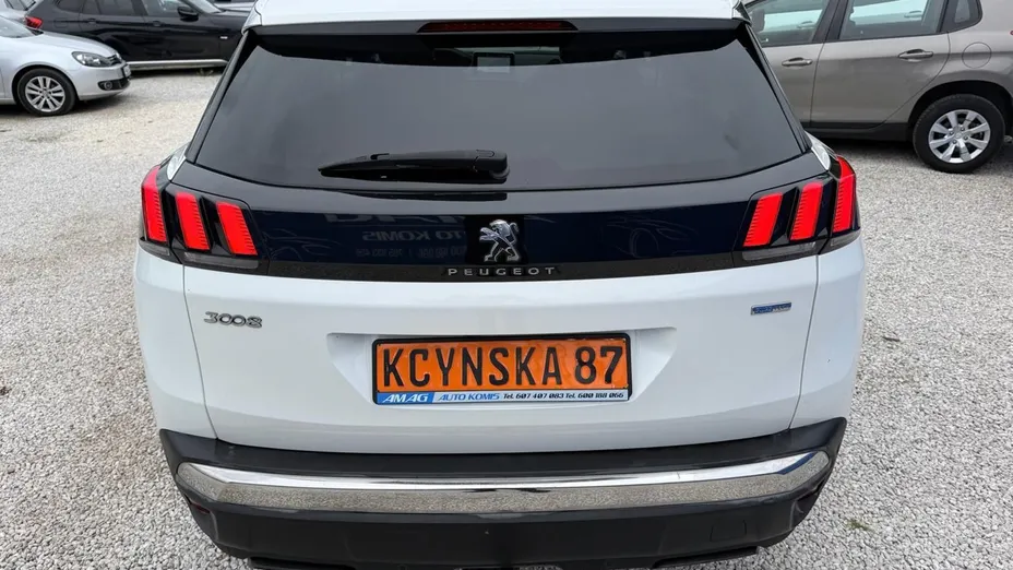 PEUGEOT 3008 -