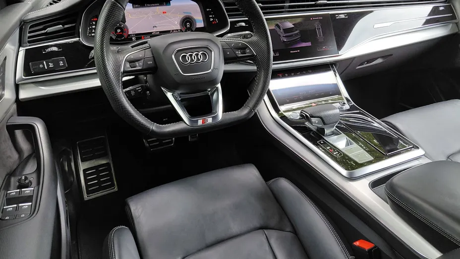 AUDI Q8 -