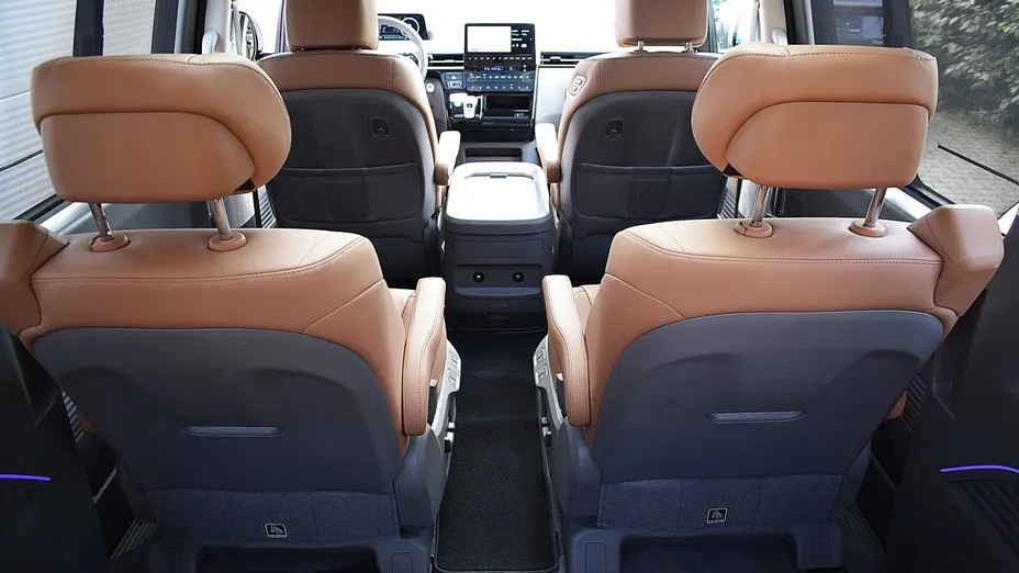 HYUNDAI Staria Staria 1.6 T-GDI HEV Luxury aut