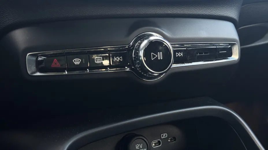 VOLVO XC40 XC40 82kWh P8 Recharge AWD Plus aut