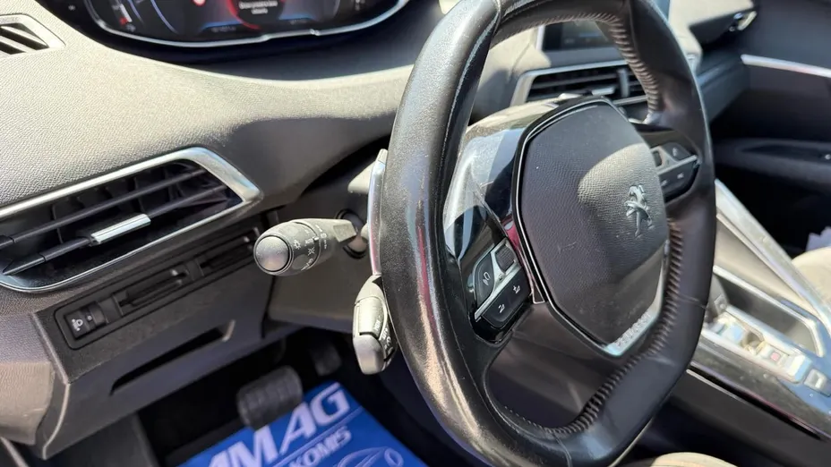 PEUGEOT 3008 -