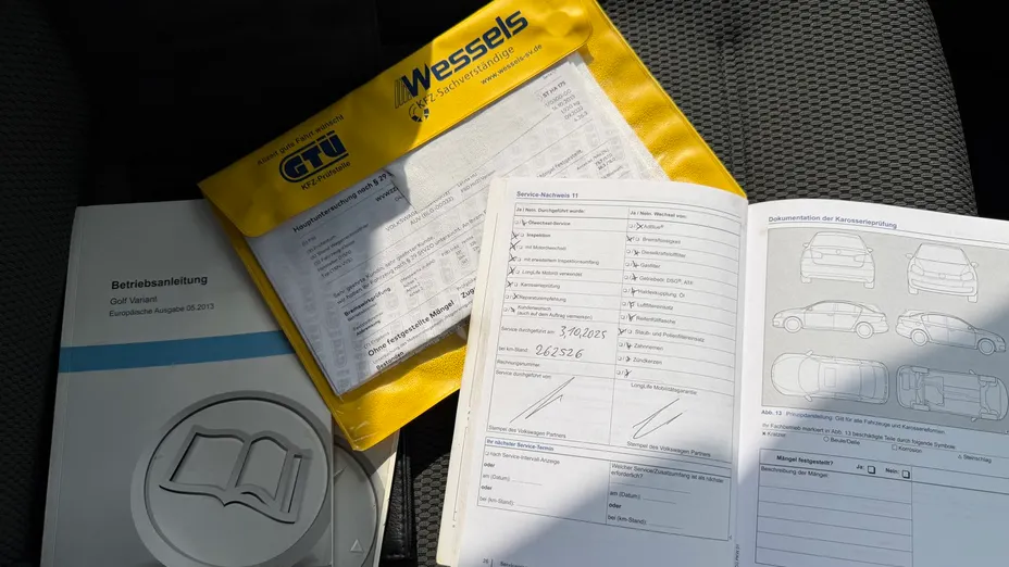 VOLKSWAGEN Golf -