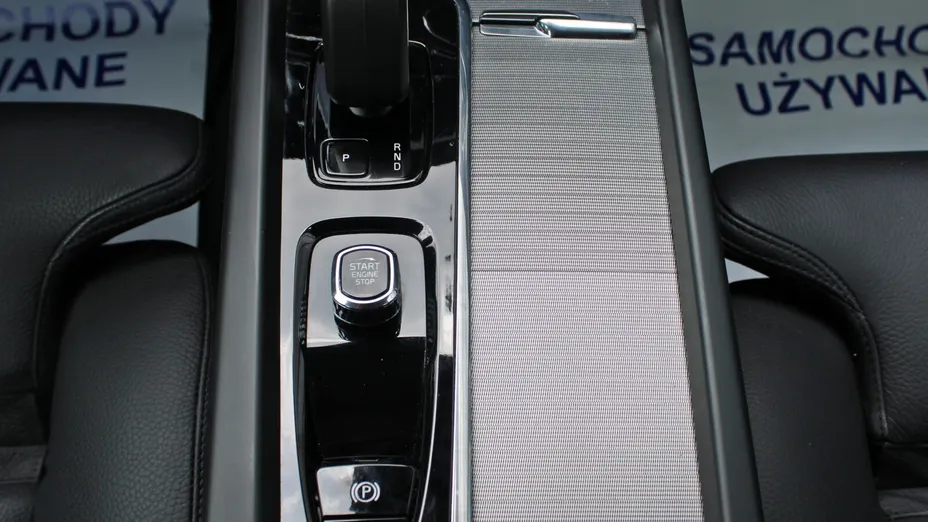 VOLVO XC60 XC60 B4 D AWD Plus Dark aut