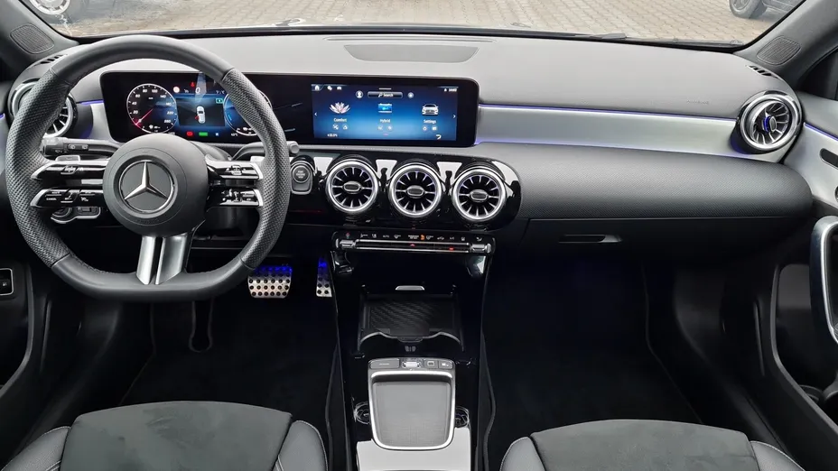 MERCEDES-BENZ A Klasa A 250 e PHEV AMG Line 8G-DCT
